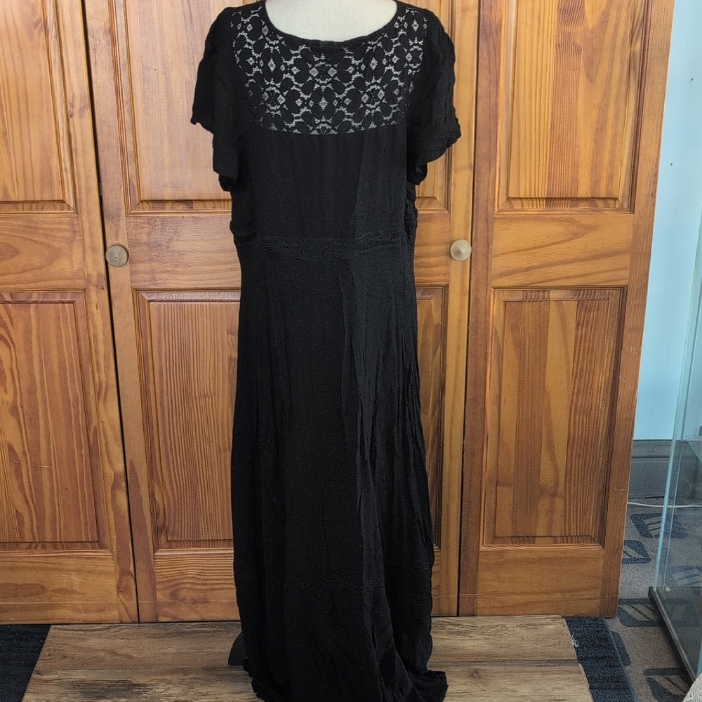 Torrid Elegant Black Maxi Dress with Lace & V-Neck 2                 C482 - Picture 7 of 10